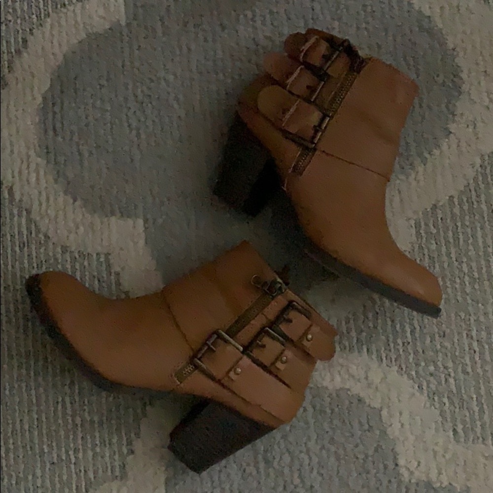 Women’s Cathy Jean Booties Tan 3 Buckle - Size 7.5 - Picture 2 of 15